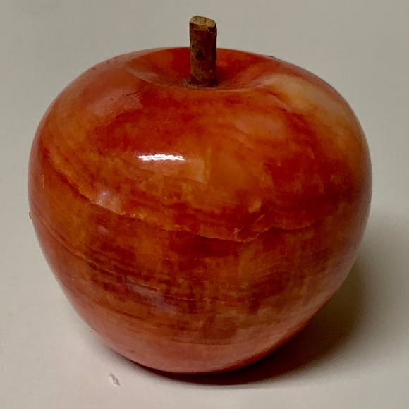 Mid Century Vintage Hand Carved Onyx Marble Apple Figurine Paperweight Sculpture - Picture 2 of 16